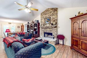 Holly Forest Hideaway