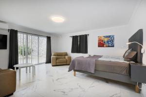 064 Luxury 7 Bed Mijas Villa with Private Pool