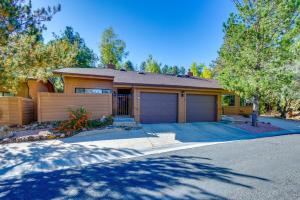 Pet-Friendly Prescott Townhome with Fireplace!