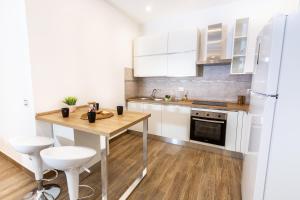 Noh Collection 2BDR apartment- Vatican Area