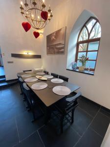 Converted chapel - Sant Pedr Newydd with sea views from garden