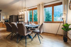 ALPSTAY Kuhstadl - 3 Bedrooms - Ski-In & Ski-Out