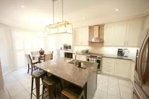 Beautiful 4 Bedroom Upper Unit of Home, No Shared Spaces - Acton