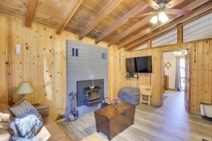 Pet-Friendly Big Bear Cabin, Near Hiking and Skiing!