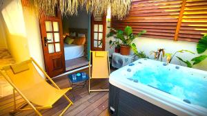 Sweet Payot : Studio avec Spa privé et piscine - 4-star hotels in Le Lamentin