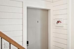 Boutique Room steps from Downtown Mall Rose Jean Room 1