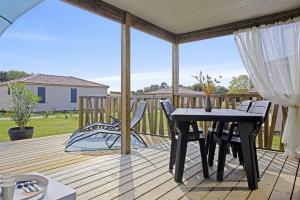 Maisons de vacances Air-conditioned chalet with terrace in Saubrigues - Welkeys : photos des chambres