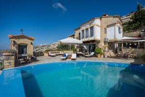 Four Seasons Stonework Castle