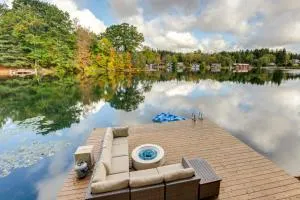 Horseshoe Lake Vacation Rental with Deck and Kayaks! - Батавия