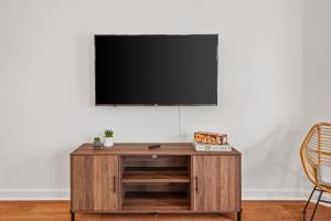 Charming Duplex Retreat in Old Town Manchester, VA