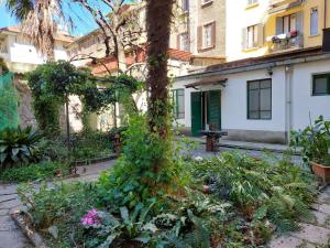 Dependance in giardino privato