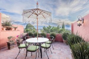 3BR Garden Home with Rooftop & Garage in Centro San Miguel de Allende