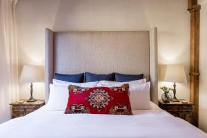 3BR Garden Home with Rooftop & Garage in Centro San Miguel de Allende