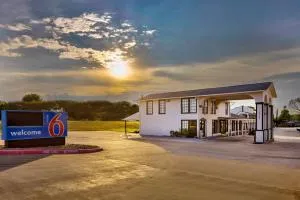 Motel 6-Bryan, TX - College Station - Buffalo