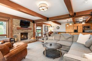 Enclave 108, Snowmass Ski-In Ski-Out Condo with Shared Pool, Hot Tub & Gym