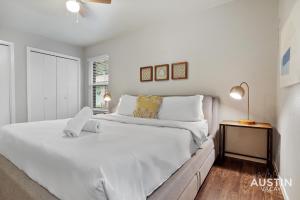 Pets Welcome Great Space Backyard Near Zilker