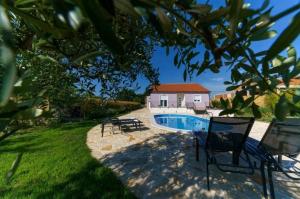 Family friendly house with a swimming pool Zemunik Donji, Zadar - 21653