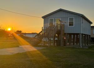 Relax & Unwind in a Serene Retreat Near the Beach