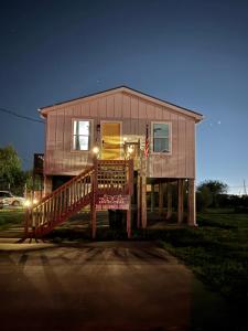 Relax & Unwind in a Serene Retreat Near the Beach