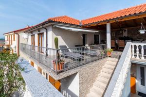 Apartments with a parking space Novi Vinodolski - 2417 