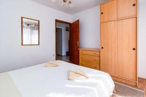 Apartments with parking space Novi Vinodolski - 2417