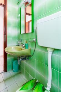 Apartments with parking space Novi Vinodolski - 2417