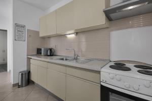Apartments by the sea Podgora, Makarska - 2596