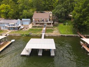 Lakefront Home for 26 w Dock