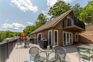 Lakefront Home for 26 w Dock
