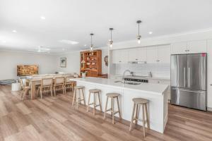 11 Esprit Drive - Rainbow Shores. Swimming Pool - Wifi - Walk to beach