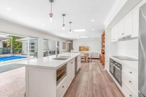 11 Esprit Drive - Rainbow Shores. Swimming Pool - Wifi - Walk to beach