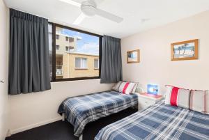 Eastbourne U6 80 Esplanade Golden Beach