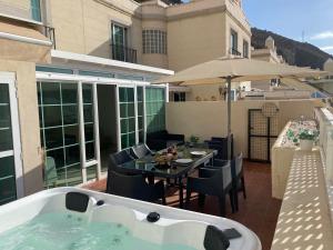 Modern family home near the pool with private jacuzzi