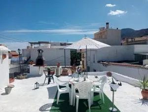 Charming House in Íllar with Mountain View and Balcony - Terque