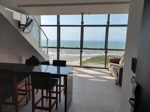 Vista Esplêndida MAR, duplex na cobertura, ilha do amor Barra Home Stay