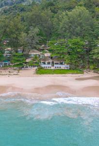 Sealord Naithon Beachfront Villa