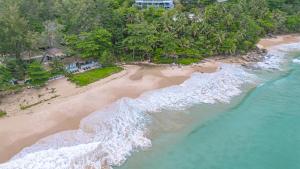 Sealord Naithon Beachfront Villa