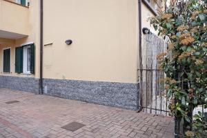 B179 - Riva appartamento con giardino