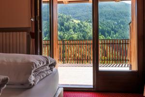 Two-Bedroom Suite room in Hotel Miravalle