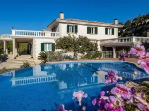 Architectural jewel between sea and mountains - Alella