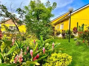 Yellow Sapphire - Entebbe, 6 mins from Int Airport - Masaka