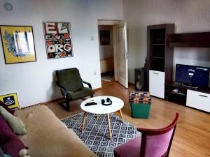 Cool People Apartment