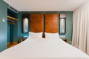 Indoor Double or Twin Room (Atrium view) room in Hotel De Hallen