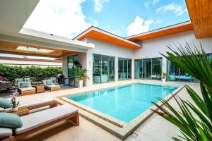 Villa Mimosa III: Spacious 4 Bedroom Private pool Villa - 4hvězdičkové hotely ve městě Ban Kata