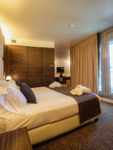 Deluxe Suite with Spa Bath