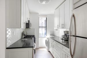 Midtown 2br w roofdeck doorman nr Central Park NYC-1247