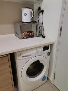 Premier Deluxe [2r1b] # I-City [ Free Wifi + Parking ]