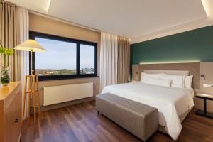 1 Bedroom Executive Suite, 1 King, City view, Top floor room in The Westin Leipzig