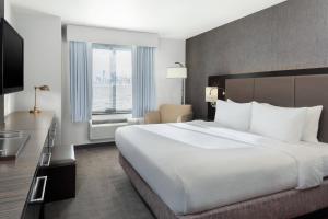 Guest Room, 1 King room in Fairfield Inn & Suites by Marriott New York Staten Island