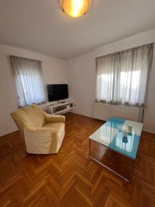 Burle Apartment with private parking